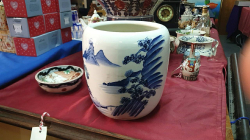 Unusual dome shape Chinese blue and white porcelain vase. W.22 H.23 Cm.