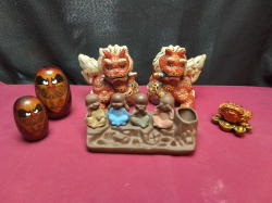 6 Pieces of Chinese and Japanese items.