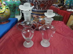 2 decanters cowboy and cowgirl. H.26,27 Cm.
In good condition