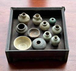 A collection of 11 Southeast Asian and Chinese ceramics with A wooden box  H.8.5 W.26 Cm.