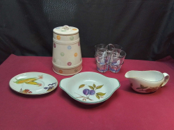 A Beautiful Cruet Set With Glasses and 4 Ceramic items