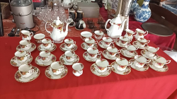 A Lovely 51 Pieces Royal Albert  Old Country Roses Tea Set include Large of  2 Tea Pots.