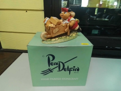 A Lovely Pendelfin Statue with original Boox