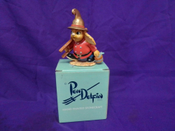 A Lovely Pendelfin Statue with original Boox