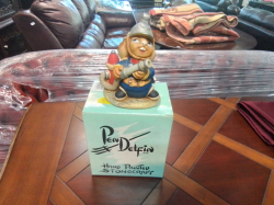 A Lovely Pendelfin Statue with original Boox
