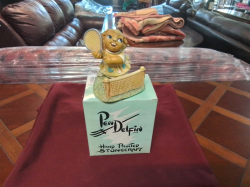 A Lovely Pendelfin Statue with original Boox