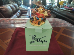 A Lovely Pendelfin Statue with original Boox