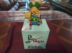 A Lovely Pendelfin Statue with original Boox