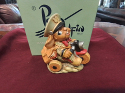A Lovely Pendelfin Statue with original Boox