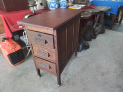 A Vintage Walnut Bedside Cabinet with leather top.D.75 W.39 H.73 Cm.