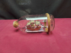 Very nice ship model in a bottle.W.18 H.7Cm.