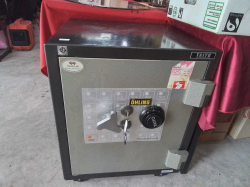 A Large Taiyo Fire Resistant Safe with double lock & keys. W.53 D.47 H.67 Cm. Weighs 110 Kg.