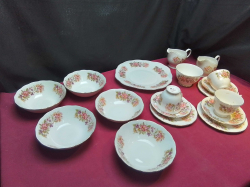 A Lovely Part of Colclough Tea Set.(18 Pieces)