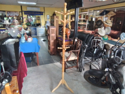 Coat and hat rack