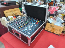 A new baxs GJS-8S Professional 8 Channel power mixer. Boxed in new condition. W.45 D.43 H.23 Cm. 