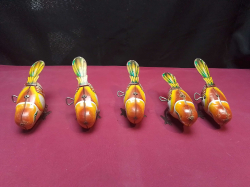Set of 5 Vintage wind-up Tin Toy Birds, circa 1960s. 