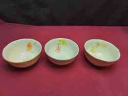 3 Winnie the pooh bowls Disney enterprises. W.11 H.5.5 Cm.