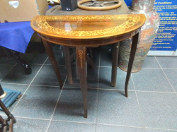 Half Moon inlaid Table. W.40 L.78 H.80 Cm.  