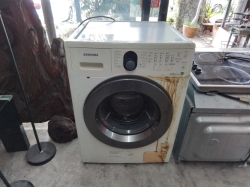 A Samsung Washing Machine 8 Kg.