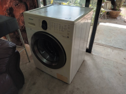 A Samsung Washing Machine 8 Kg.