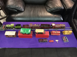 A nice collection of Hornby O gauge clockwork train set. Including an early 1920s 2711 loco and tender, a later 1920s 2710 loco, a 2930 loco and tender. Some rails and trucks.