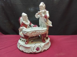 A very large Capodimonte style figure showing a woman playing a piano and a man playing a violin ( this can easily be turned into a table lamp). W.20 H.23 Cm. 