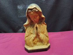 A Santa Maria praying figure (Spanish,Itallian Portugese) or Mary mother of Jesus praying  rare item .H.19 W.11 Cm.