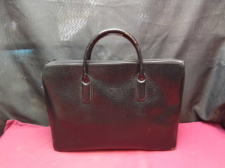 A Lovely Leather Masanger Bag. Good Condition. W.42 H.33 Cm.