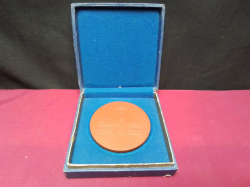 Genuine Meissen 1987 Porcelain Berlin medal W.8 Cm. in a Box  -  750 Years celebration