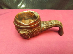 A old ashtray in the shape of a pipe very rare and collectible L.15 H.6 Cm. 