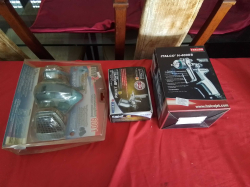 2 Spray Guns and A Mask