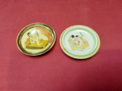 Antique EROTIC CHINESE PORCELAIN hand painted trinket box. W.9 Cm.