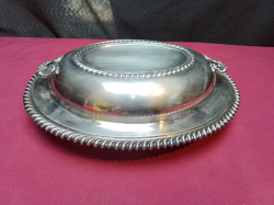 Vintage Wilcox Silver Plated Covered Serving Dish. L.30 W.23 Cm.