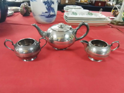 A Walker and Hall Sheffield 3 pieces Tea Set.