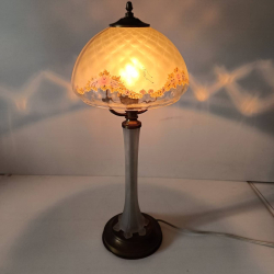 A beautiful vintage Table lamp mixture between frosted glass and brass made in Italy. W.19 H.48 Cm.