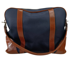 A unisex waterproof travel shoulder handbag travel tote zipper luggage bag 