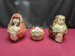 3 Intricate Japanese Figures.
Small W.11 H.10.5 Cm.
Large W.13 H.19 Cm.