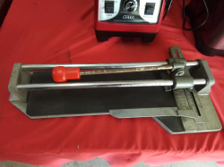 MIK Almost new tile cutting machine. L.52 Cm.