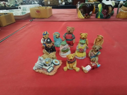 12 Bear and other Figures.
