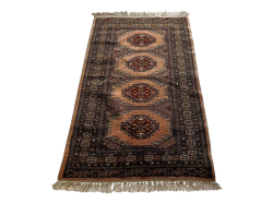 A beautiful hand knotted Bokhara from Pakistan.78x132 Cm.