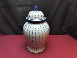 A Large and Heavy Chinese Qing Style Blue and White Ginger Jar with lid. W.21 H.37 Cm. 