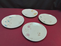 4 Snoopy plates