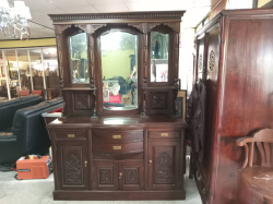A Victorian-style hutch features ornate wood carvings and built-in mirrors. W.157 D.55 H.213 Cm.