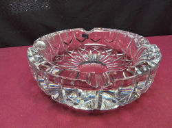 A Large and heavy Glass Ashtray. W.20 H.7 Cm.