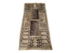  A wall decoration Polynesian TAPA cloth (made from the inner bark of certain trees and shrubs) 90x180 Cm.