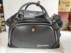 A Taylor made golf Boston bag