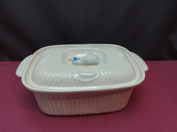 A high quality new cooking lasagna pot. W.17 L.28 H.10 Cm.