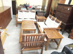 6 Pieces of Wooden outdoor Set with Cushions. Middle Table L.102 W.61 H.46 Cm.