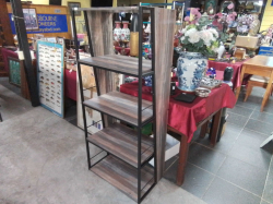 A Modern  5 Shelves Oak display shelf features wood with a black metal frame. W.63 D.40 H.147 Cm.