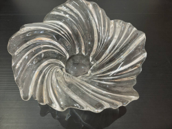 A Mikasa Belle Epoque crystal swirl wave centerpiece bowl. W.29 H.11 Cm.